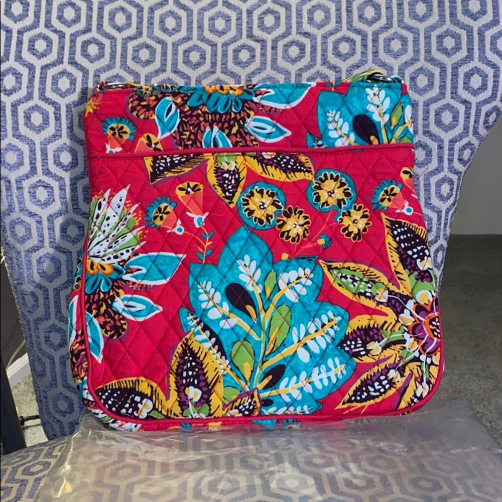 NEW Vera Bradley Triple Zip Hipster